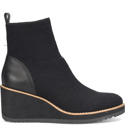 Elaina shown in Black (Black)