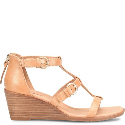 Gaige shown in Caramel (Tan)