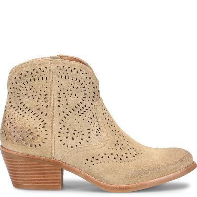 Alexia shown in Dune (Tan)