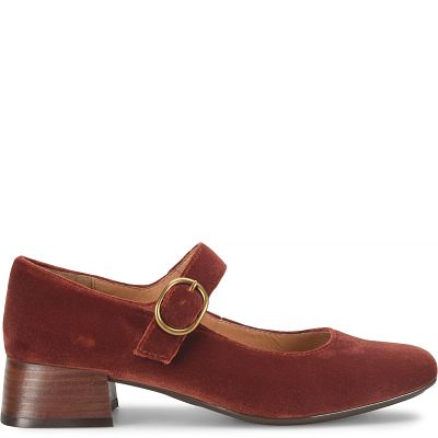 Laura shown in Brick (Red)