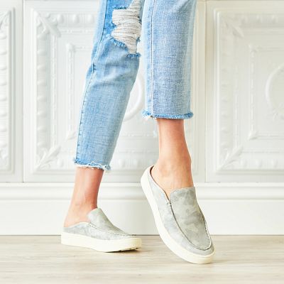 Somers Moc shown on model 