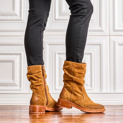 Burnette shown on model 